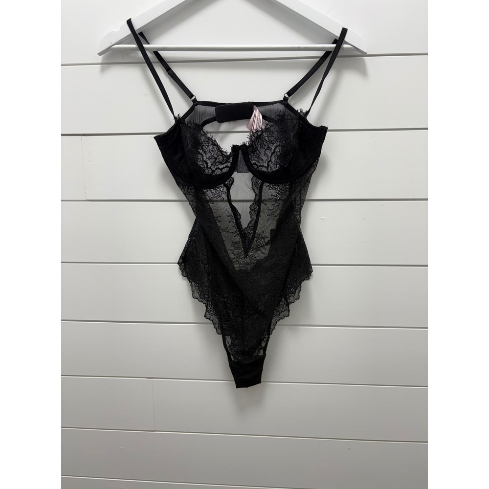 Victoria Secret Lace
Strap Bodysuit Unlined Lace Balconette
Teddy Bodysuit Sz M